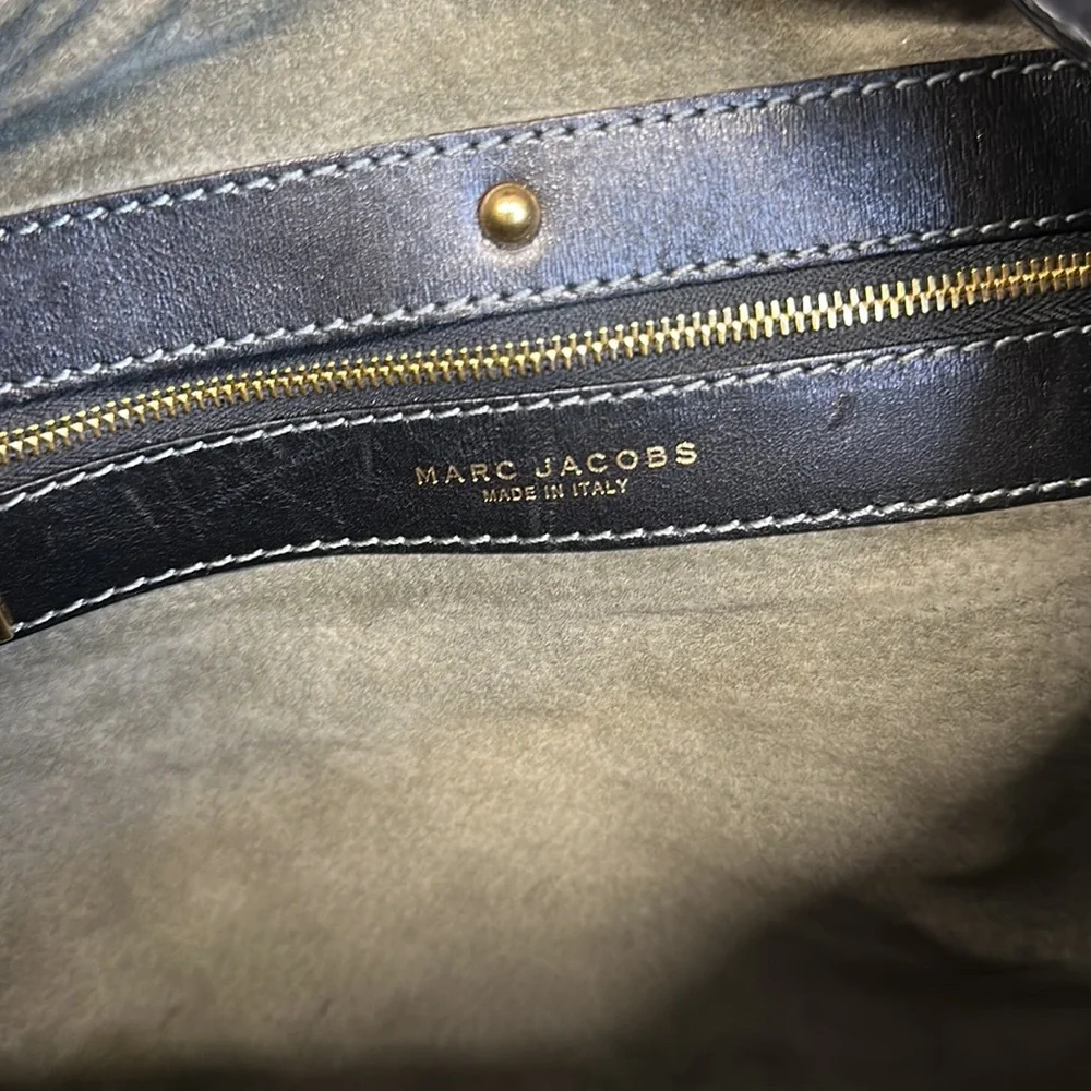 Marc Jacobs Pebble Leather Hobo Bag Purse Expandable Zipper Bottom Made in Italy
